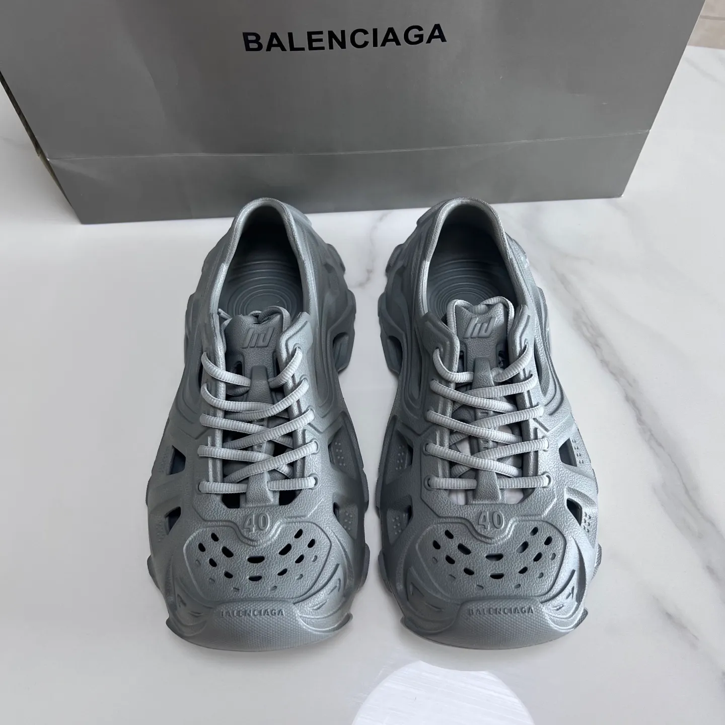 👟👟Ex-factory price 380👟👟 Balenciaga must-have beach shoes for summer. Men's and women's shoes are made of ultra-light 95% (injection molding) EVA plastic, 5% foam plastic foam cushioning material#Ultra-lightweight one-piece foam shoe mold❗New summer product, French high-end luxury brand - Balenciaga BALENCIAGA 3XL Rubber Low Top Sneakers 3XL version series summer beach wading versatile trendy lace-up casual sports hole sandals. Size: 35-46